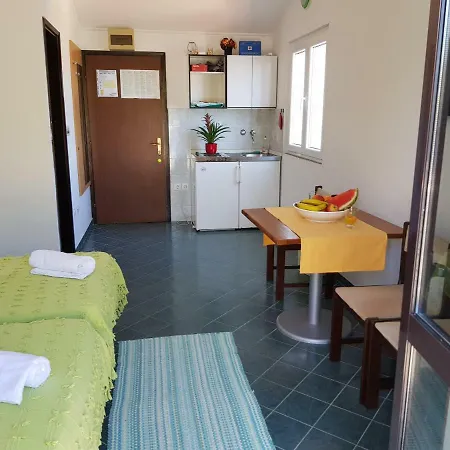 Apartment Baumgartner- Paradise Punta Solta Island