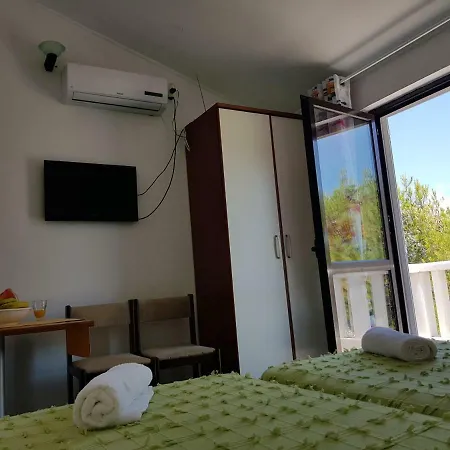 Apartment Baumgartner- Paradise Punta Solta Island